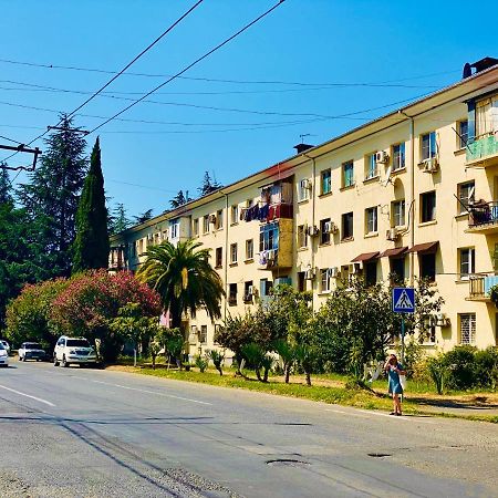 Квартира 1-Комнатная - До Моря 2 Мин - В Центре Sukhumi Luaran gambar
